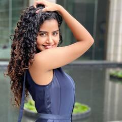 Anupama Parameswaran pics: ஐ...ஜாலிலிலி.... அனுபமாவின் ஜாலி மூட் கிளிக்ஸ்..!