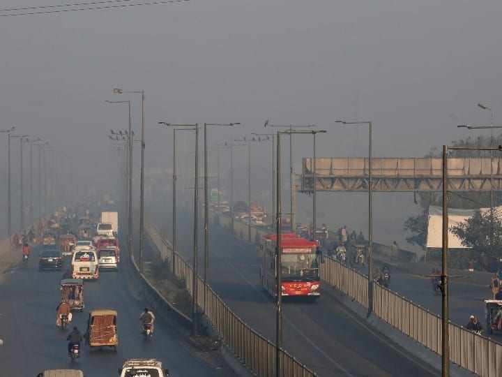 Worst AQI In World: पाकिस्तान की सांस्कृतिक राजधानी लाहौर दुनिया का सबसे प्रदूषित शहर