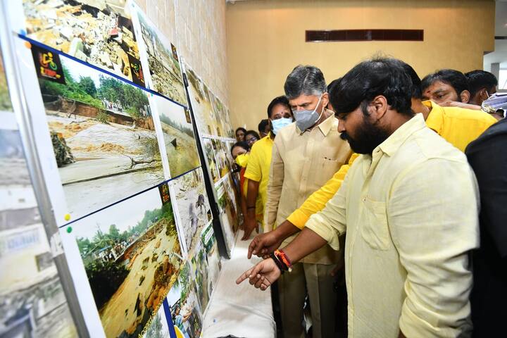 రేణిగుంట వై.కన్వెషన్ హాల్లో ఏర్పాటుచేసిన వరద ముంపు ప్రాంతాల ఫొటో ఎగ్జిబిషన్ ను పరిశీలించిన చంద్రబాబు