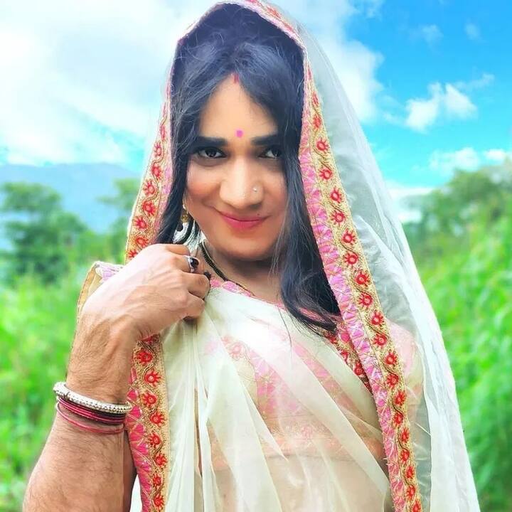 'तिवारी जी' की जिंदगी में नई अंगूरी भाभी अपनी जगह बनाती हुई देखने को मिलेंगी. नई अंगूरी भाभी का चुलबुला अंदाज फैंस का जमकर एंटरटेंमेंट करेगा.