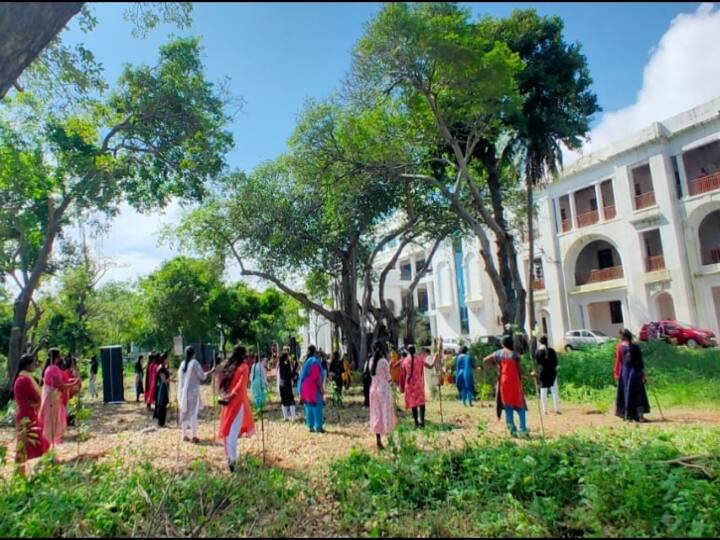 Saplings to offset air pollution caused by vehicles; Indian Oil New trick வாகன காற்று மாசை சமன் செய்ய மரக்கன்றுகள்; இந்தியன் ஆயில் புதிய உக்தி!