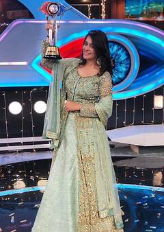 Tv Actresses Worked As Air Hostess: एयर होस्टेस रह चुकी हैं ये टीवी एक्ट्रेसेस, नौकरी छोड़ एक्टिंग में कमाया नाम