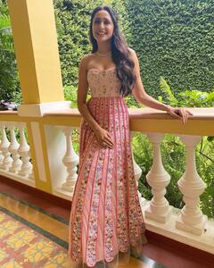 Pragya Jaiswal Photos: హాట్ లుక్స్‌తో హీట్ పెంచుతున్న అఖండ భామ