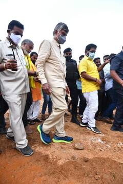 In Pics: చిత్తూరు జిల్లాలో వరద ప్రభావిత ప్రాంతాలను పరిశీలించిన చంద్రబాబు