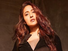 Pragya Jaiswal Photos: హాట్ లుక్స్‌తో హీట్ పెంచుతున్న అఖండ భామ