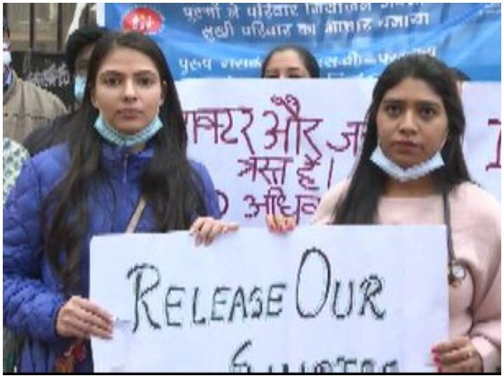 Now Nurses and Resident doctors on strike at Delhi Hindu Rao Hospital Delhi MCD Hospital Strike: हिंदूराव में अब रेजिडेंट डॉक्टरों के साथ साथ नर्स भी हड़ताल पर, ओपीडी बंद होने के कारण खाली पड़ा है अस्पताल