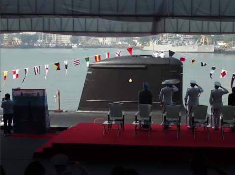 आजची गतिमान आणि गुंतागुंतीची सुरक्षा परिस्थिती पाहता, भारताच्या सागरी हितांचे रक्षण करण्यासाठी नौदलाची क्षमता वाढवण्यात आयएनएस वेला मोठी भूमिका बजावणार असल्याचे त्यांनी म्हटले. (photo twitted by @DefPROMumbai)