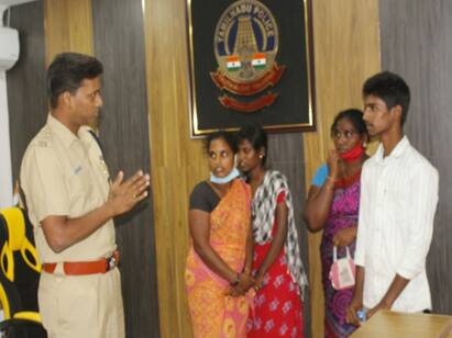 Adventure on a running train: Superintendent of Police Advice for students ஓடும் ரயிலில் சாகசம்: மாணவி மற்றும் மாணவனை அழைத்து அட்வைஸ் கொடுத்த எஸ்பி!