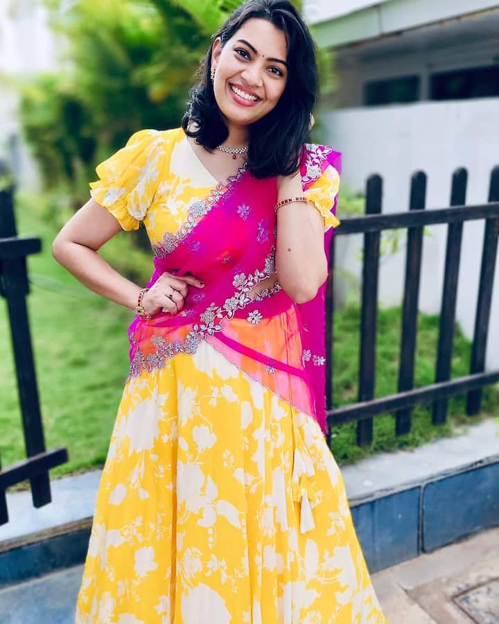 బిగ్ బాస్ సీజన్ 2లో పార్టిసిపేట్ చేసిన గీతా మాధురి సూపర్ సింగర్ షో ద్వారా చాలామంది అభిమానుల్ని సంపాదించుకుంది