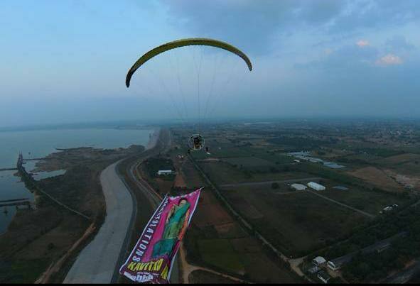 Kalvakuntla Kavitha Fan from Nizamabad Congratulates with Paragliding MLC Kavitha: ఎమ్మెల్సీగా కవిత ఏకగ్రీవం.. ఈ వీరాభిమాని ఏంచేశాడో తెలుసా? ఏకంగా గాల్లోనే కంగ్రాట్స్