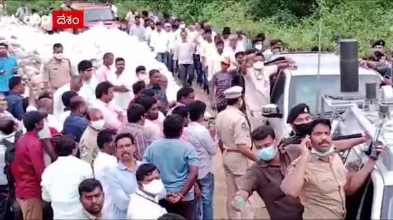 Chandrababu Naidu : చిత్తూరు జిల్లాలో చంద్రబాబు పర్యటనలో ఆసక్తికర దృశ్యం