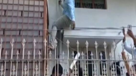 કર્ણાટક: PWD એન્જીનીયરના ઘરે ACBના દરોડા, અહીંથી નીકળ્યા પૈસા, જુઓ ગુજરાતી ન્યુઝ