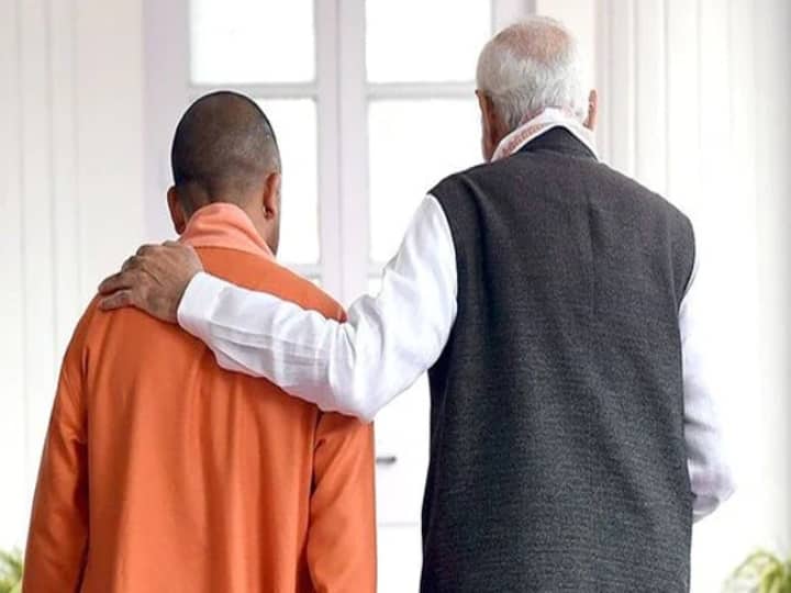 PM Modi and CM Yogi Viral Photo: पीएम मोदी ने सीएम योगी के कंधे पर हाथ रखकर क्या कहा था? राजनाथ सिंह ने बताई पूरी बात