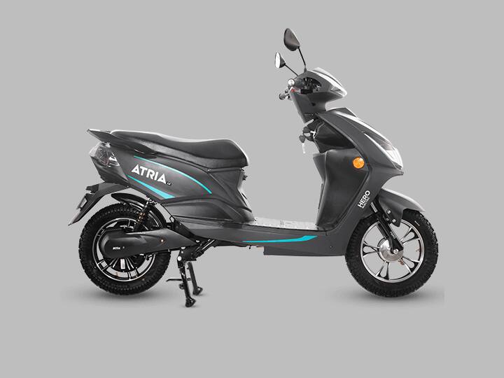 Hero Electric Atria की कीमत- 63640 रुपये (एक्स शोरूम) से शुरू होती है. इसमें 51.2 V, 30 Ah की बैटरी है. स्कूटर की ड्राइविंग रेंज 85 km/चार्ज है और इसकी मैक्सिमम स्पीड 25 kmph है. इसमें 250 W की मोटर है. यह स्कूटर चार्ज होने में 4-5 घंटे लेता है.