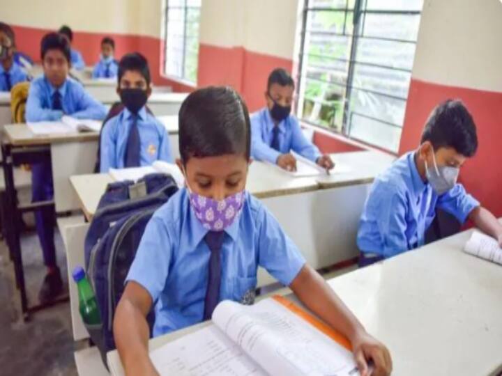 omicron variant confusion on school reopening in Maharashtra among teachers parent Omicron Variant : राज्यात शाळा सुरू होणार का?; विद्यार्थ्यांसह शिक्षक पालकांमध्ये संभ्रम