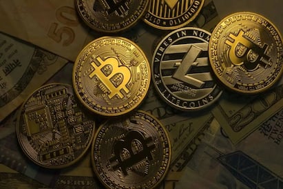 Omicron crypto coin skyrockets after new covid variant gets same name ஓ மை காட்... ஓமைக்ரான் வைரசால் டாப்பில் போகும் ஓமைக்ரான் கிரிப்டோ கரன்சி!