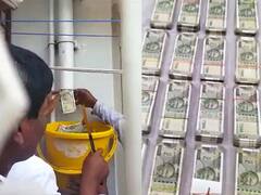 Karnataka : फिल्मी स्टाईल रेड, 500... 2000 रुपयांच्या नोटाच नोटा; पण कुठे? तर पाण्याच्या पाईपलाईनमध्ये