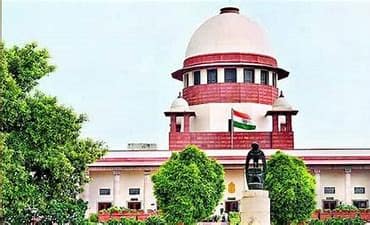 Supreme Court notice on parties’ promises of ‘irrational freebies’ before elections Supreme Court : ఉచిత పథకాలు..తాయిలాలు చట్ట విరుద్ధమే.. ఎలా ఆపాలో చెప్పాలని కేంద్రం, ఈసీకి సుప్రీంకోర్టు నోటీసులు !