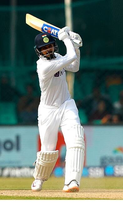 আঁধার কাটিয়ে গ্রিন পার্কে রোশনাই শ্রেয়সের ব্যাটে