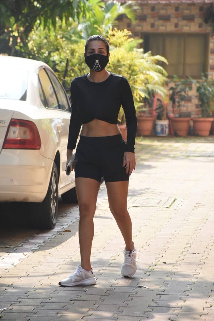 Bollywood diva Malaika Arora was clicked outside her yoga studio in a stylish sportswear. [pic credit: Manav Manglani]