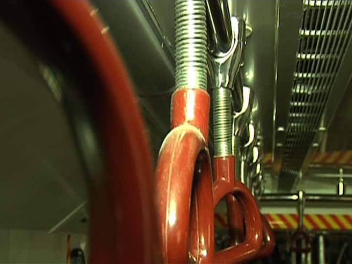 দক্ষিণেশ্বর থেকে নিউ গড়িয়া পর্যন্ত প্রতিটি স্টেশনেই আজ থেকে টোকেন দেওয়া হচ্ছে মেট্রো যাত্রীদের