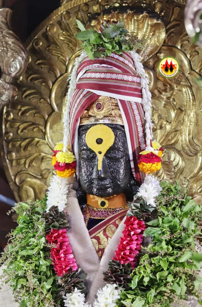 यामध्ये उब देण्यासाठी देवाला मऊ काश्मिरी शाल आणि डोक्याला रेशमी मुंडासे बांधण्यास सुरुवात करण्यात आली आहे