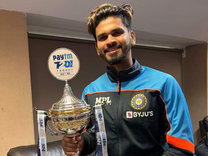 India vs New Zealand 1st Test Why Shreyas Iyer Father Hasn't Changed His WhatsApp DP For Four Years Ind vs NZ: Shreyas Iyer's Father Hasn't Changed His WhatsApp DP For Four Years, Here's Why