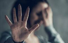 દીકરીની છેડતી કરતાં બદમાશોને માતાએ ટપાર્યા ને પછી થયું એવું કે......