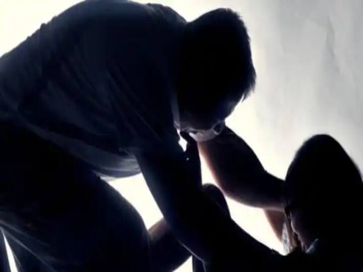 Carer raped 99-year-old woman as horrified family watched on hidden camera 99 வயது மூதாட்டிக்கு தொடர் பாலியல் வன்கொடுமை: ரகசிய கேமராவால் சிக்கிய பராமரிப்பாளர்..!