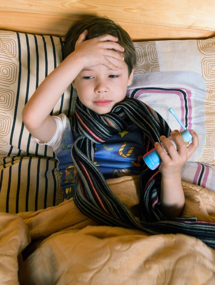 ভাবাচ্ছে নানারকম জ্বর। তার মধ্যে আবার RSV infection।  এক থেকে তিন বছর বয়সী বাচ্চাদের মধ্যে ইনফ্লুয়েঞ্জা, রোটা ভাইরাস ডায়রিয়া, আরএসভি ইনফেকশন হচ্ছে খুবই বেশি।