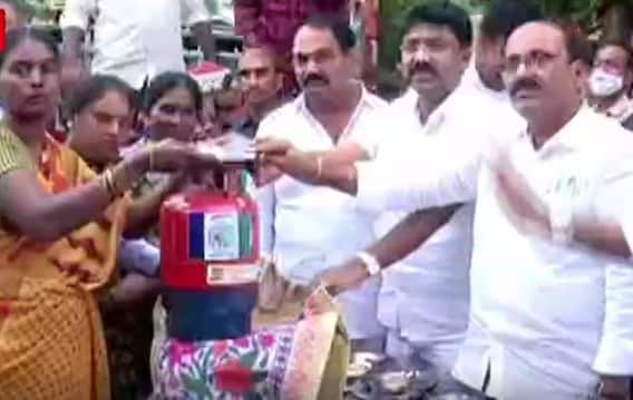 వరద బాధితులకు కొత్తగా ఇళ్లు నిర్మిస్తున్నాం: మంత్రి ఆదిమూలపు సురేష్