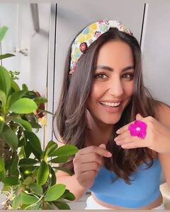 PHOTO: डेनिम जॅकेट अन् पिंक ड्रेस; हिनाचा स्टाईलिश लूक व्हायरल