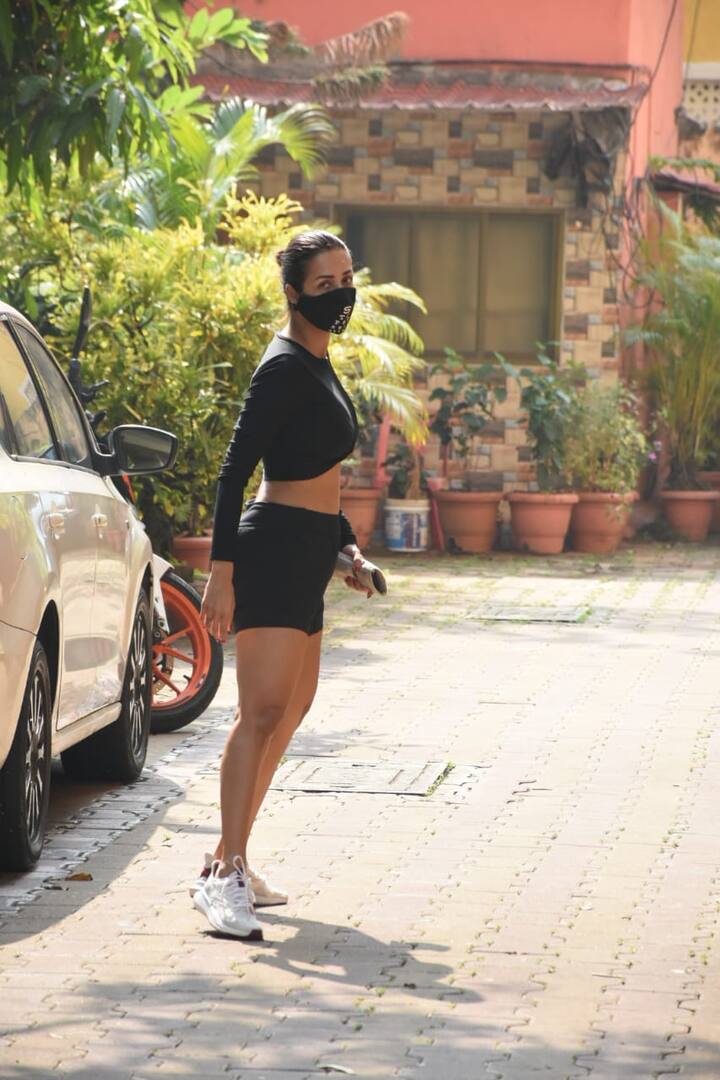 The actress flaunted her toned physique in black crop full-sleeved top that she teamed with matching shorts. [pic credit: Manav Manglani]