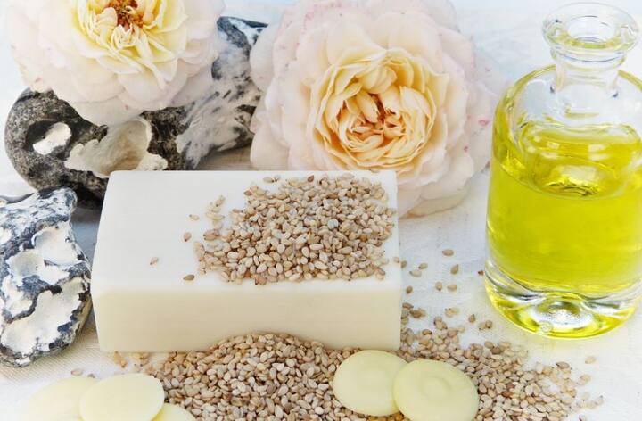 শীত এলেই বেশিরভাগই গরম জলে স্নান করতে পছন্দ করেন। তবে এর ভাল দিকের পাশাপাশি কিছু খারাপ দিকও রয়েছে। জেনে নেওয়া যাক।