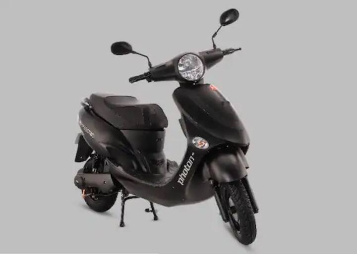 Hero Electric Photon-এর দাম 71,440 টাকা (এক্স-শোরুম)। এতে রয়েছে 76 V, 26Ah ব্যাটারি। 108   কিমি/চার্জের ড্রাইভিং রেঞ্জ রয়েছে এই ইলেকট্রিক স্কুটারে৷ এর সর্বোচ্চ গতি 42 কিমি প্রতি ঘণ্টা। এতে একটি 1200 W BLDC মোটর   রয়েছে। এর চার্জিং টাইম 5 ঘণ্টা।