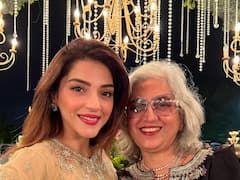 Mehreen Pirzada Photos: అమ్మతో మెహ్రీన్... క్యాప్షన్ అవసరం లేదు
