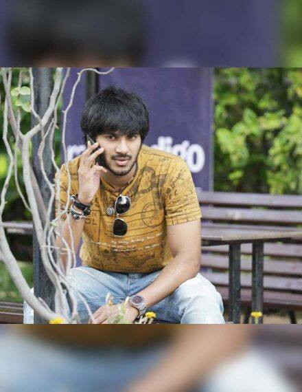 बैंगलोर डेज: यह फिल्म डिज्नी+हॉटस्टार पर उपलब्ध है. अंजलि मेनन द्वारा निर्देशित इस फिल्म की कहानी दिव्या, कुट्टन और अर्जुन नाम के तीन कजिन के इर्द-गिर्द घूमती है जो कि बैंगलोर जाकर अपना बचपन का सपना पूरा करना चाहते हैं.