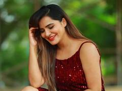 Ashu reddy Photos: పొట్టి గౌనులో అషురెడ్డి అందాల ఆరబోత