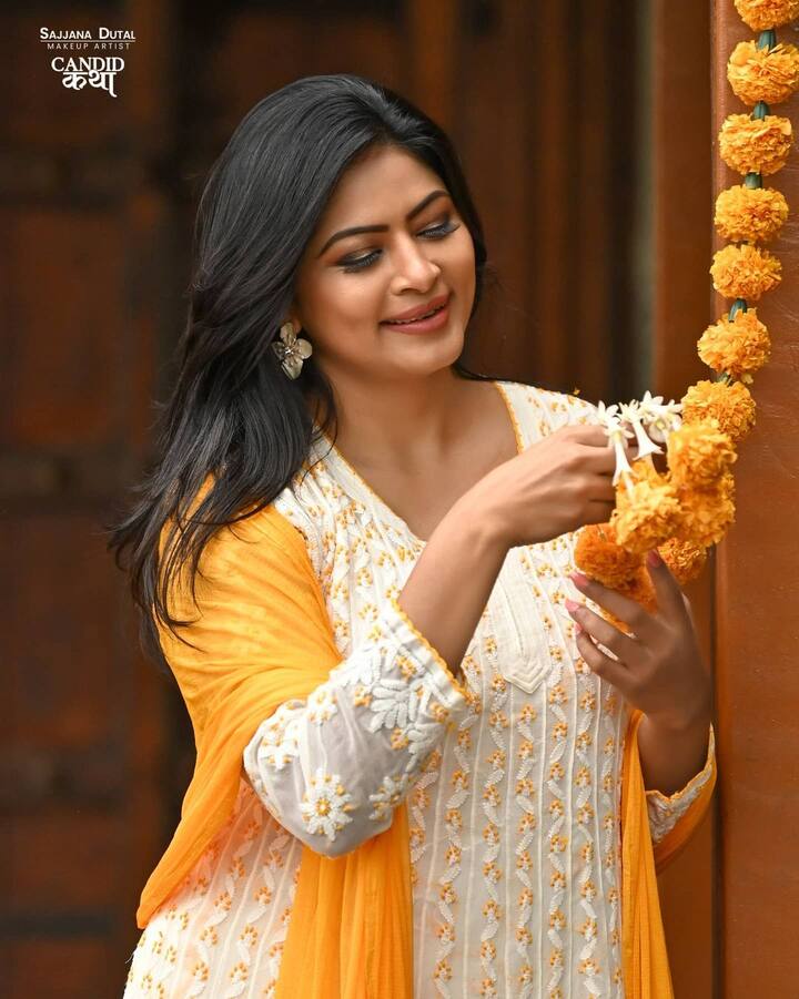 श्वेता शिंदेने 'अवंतिका', 'अवघाची हा संसार', 'लक्ष्य' आणि 'वादळवाट' या गाजलेल्या मराठी मालिकांमधून आपल्या अभिनयाची छाप सोडलीये. (photo: shwetashinde_official/ig)