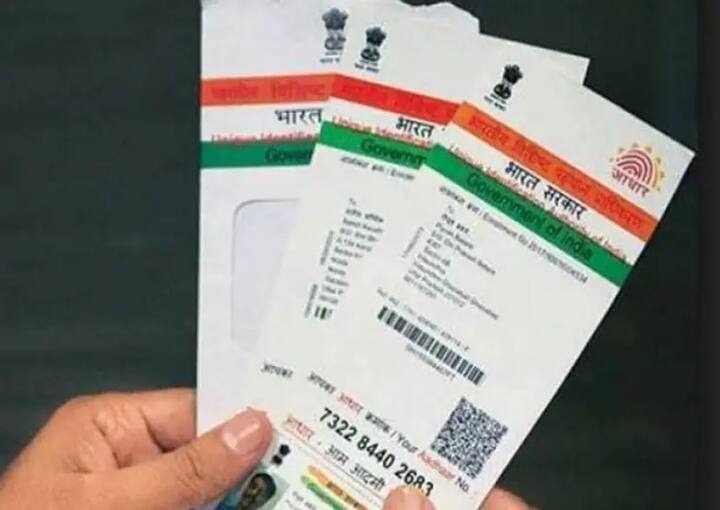 বায়োমেট্রিক লকের পর খেয়াল রাখুন এই বিষয়ে একবার আধার কার্ডের বায়োমেট্রিক লক হলে আঙুলের ছাপ, আইরিস ডেটা বা চোখের স্ক্যানিংয়ের তথ্য কোনও জায়গায় যাচাইয়ের জন্য দিতে পারবেন না আপনি। এই কাজ করতে গেলে ফের 'এনাবেল বায়োমেট্রিক লকিং' অপশনে গিয়ে ডিসাবেল-এ ক্লিক করতে হবে আপনাকে। ১০ মিনিট এই ডেটা ব্যবহারের জন্য আপনাকে সময় দেবে আধার অথরিটি। পরে নিজে থেকেই ফের তা লক হয়ে যাবে।