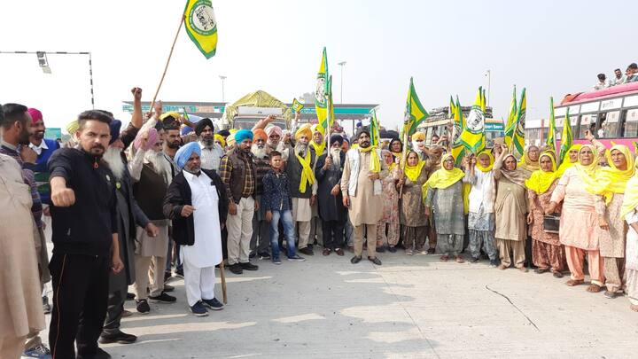 ਇਸੇ ਸਿਲਸਿਲੇ ਤਹਿਤ ਬਰਨਾਲਾ ਜਿਲ੍ਹੇ ਦੇ ਬਡਬਰ ਟੌਲ ਪਲਾਜ਼ਾ ਤੋਂ ਵੱਡੀ ਗਿਣਤੀ ਵਿੱਚ ਕਿਸਾਨਾਂ ਦਾ ਕਾਫ਼ਲਾ ਦਿੱਲੀ ਦੇ ਟਿੱਕਰੀ ਬਾਰਡਰ ਲਈ ਰਵਾਨਾ ਹੋਇਆ। ਕਿਸਾਨਾਂ ਨੇ ਬੱਸਾਂ, ਗੱਡੀਆਂ, ਟਰੱਕ ਤੇ ਟਰੈਕਟਰ ਟਰਾਲੀਆਂ ਭਰ ਕੇ ਦਿੱਲੀ ਨੂੰ ਚਾਲੇ ਪਾਏ।