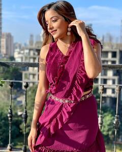 Monalisa Photos: बिकिनी हो या साड़ी हर लुक में कहर ढाती हैं मोनालिसा, यहां देखिए भोजपुरी एक्ट्रेस की खूबसूरत तस्वीरें