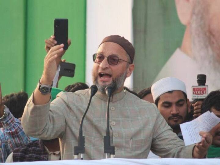 UP Election 2022: ओवैसी बोले- जैसे किसानों ने आंदोलन कर कृषि कानून वापस कराया, मुसलमान भी CAA के खिलाफ प्रदर्शन करें Asaduddin Owaisi said in Jaunpur CAA and NRC will not be allowed to be implemented ANN UP Election 2022: ओवैसी बोले- जैसे किसानों ने आंदोलन कर कृषि कानून वापस कराया, मुसलमान भी CAA के खिलाफ प्रदर्शन करें