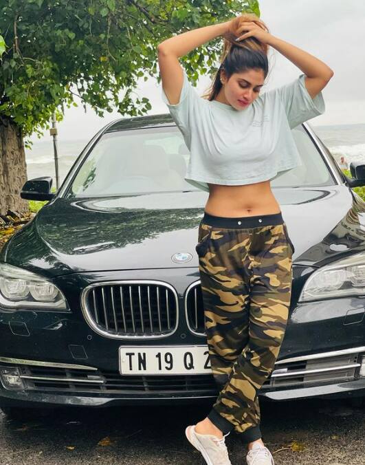 கொஞ்சம் நிலவு கொஞ்சம் நெருப்பு