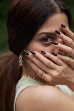 இன்றே வர வேண்டும் என் தீபாவளி பண்டிகை - வேதிகா க்ளிக்ஸ்