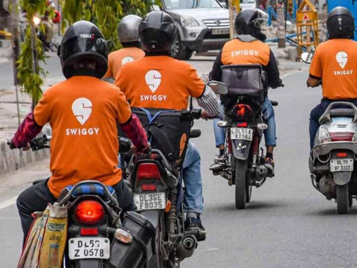 Swiggy ஆர்டர் டெலிவரி செய்யும்வரை அப்பாவுக்காக காத்திருந்த குழந்தைகள்.. ஹிட்டடிக்கும் இன்றைய ஃபோட்டோ