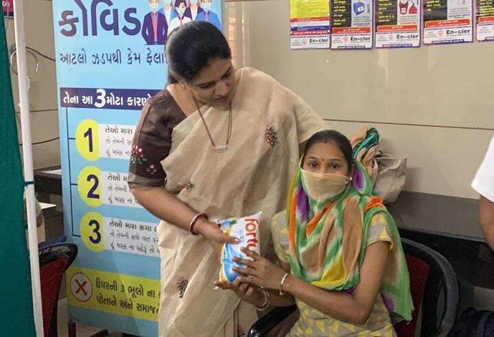 Surat Corporation give oil to people who take second dose of vaccine ગુજરાતના આ મોટા શહેરમાં કોરોનાની રસીનો બીજો ડોઝ લેનારને 1 લિટર ખાવાનું તેલ મફત આપવાની જાહેરાત