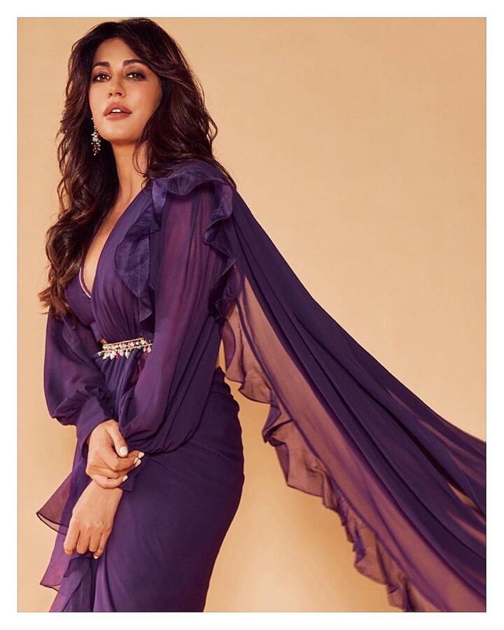 चित्रांगदा सिंह 45 साल की हैं लेकिन खूबसूरती और फिटनेस के मामले में कम उम्र की एक्ट्रेस को भी मात देती हुई दिखाई देती हैं.