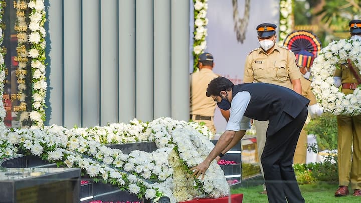 ২৬ নভেম্বর থেকে জঙ্গি হানা শুরু হয়েছিল। এরপর টানা ৪ দিন ধরে চলতে থাকে জঙ্গিদের বিভিন্ন জায়গায় কার্যকলাপ।