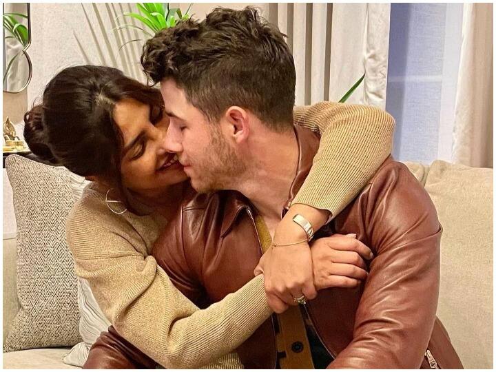 Nick Jonas now shares picture with Priyanka Chopra after rumors of divorce said I am grateful to you तलाक की अफवाहों के बाद अब निक जोनस ने शेयर की प्रियंका चोपड़ा संग तस्वीर, कहा- आपका आभारी हूं